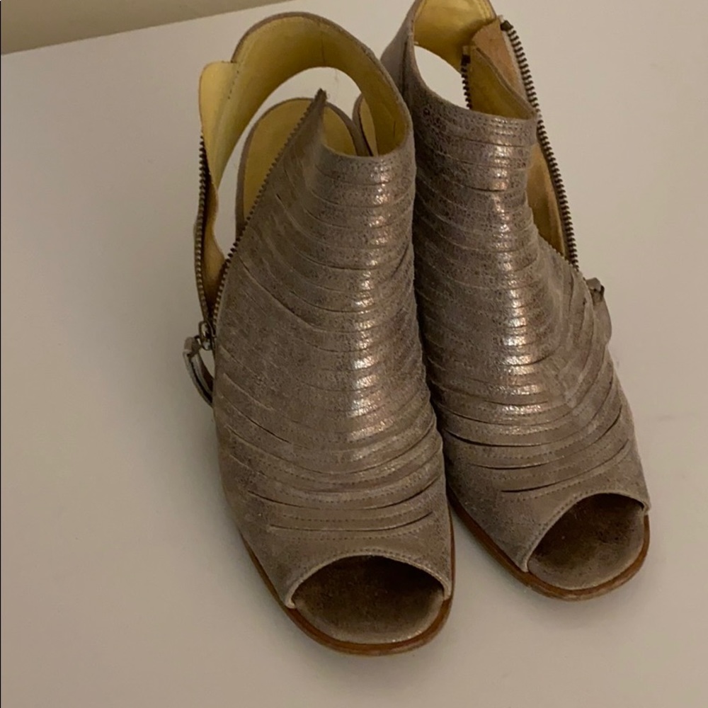 Ankle booties in pewter